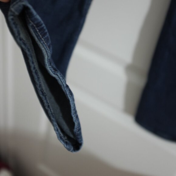 Levis blue Demi Curve classic straight leg 10/30 - Picture 3 of 10